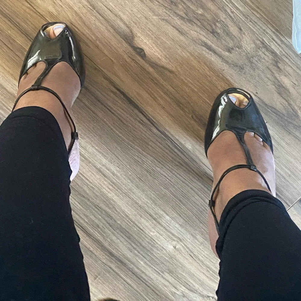 Giuseppe Black Patent Leather T-Strap Platforms Sz 40 (Gently Used) - Picture 12 of 13